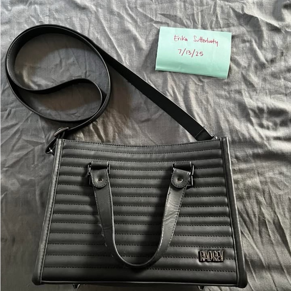 Boxy Tote (Matte Black) Magnetic Closure